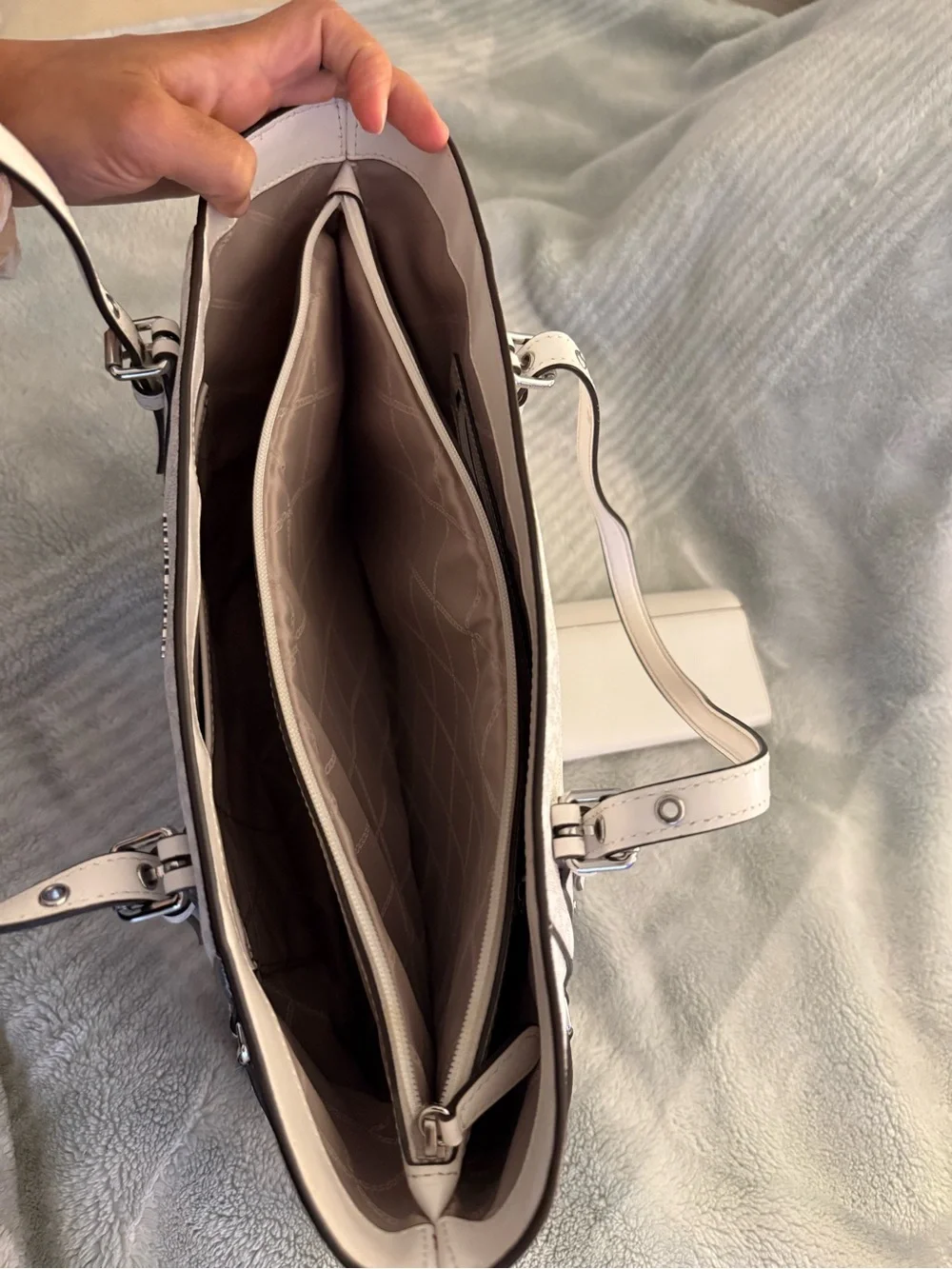 MICHAEL KORS Cream/White Signature Tote with Matching Wallet
